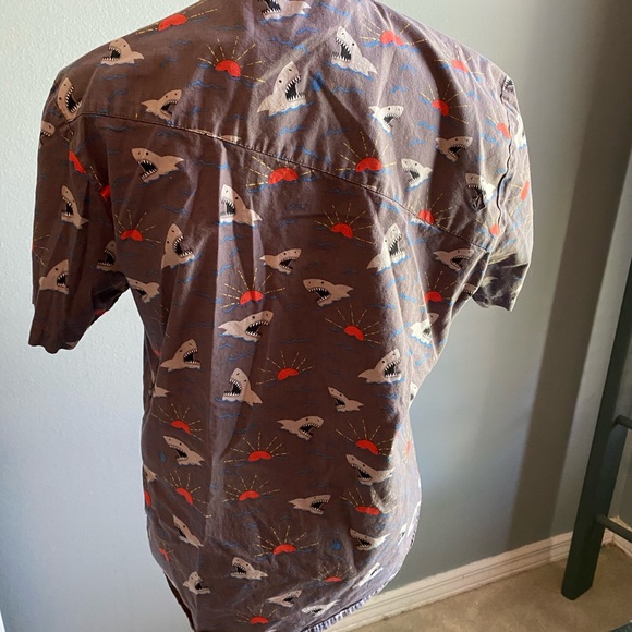 Volcom shark shirt - Picture 4 of 5